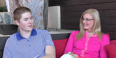 Nerdy cougar seduces her stepson and gives him a nice handjob