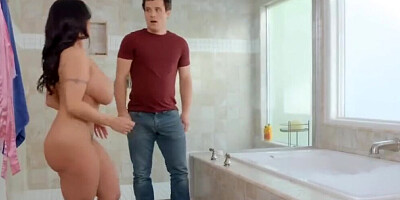 Brazzers - Inked Thicc Step Mom Sheridan Love Fucks in the Bath