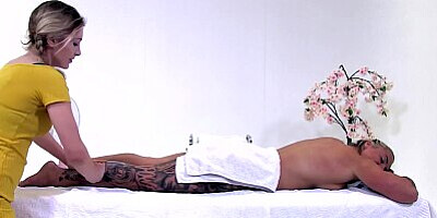 SEXY MOMMA - Anna Offers MILF Kirsty a Massage