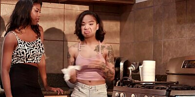 Girl Grind - Smoking Hot Babes Honey Gold & Nia Nacci Play & Cum Together