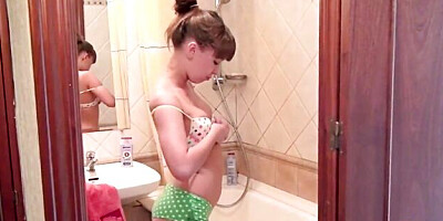 Squeaky Carrie at teen (18+) clip