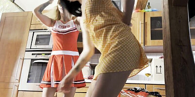 Easy-on-the-eyes tootsie's hot brunette scene