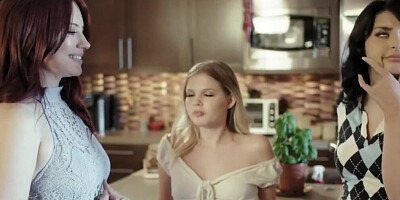Mommys Girl: Squirter Stepmom teaching new tricks to her Stepdaughters on PornHD