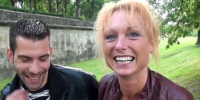 Mendy, cougar sexy aux gros seins, a faim de bite