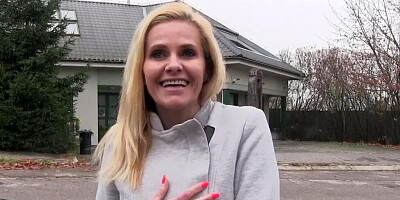 Amateur MILF Lilly Peterson sucks a stranger to earn some quick cash