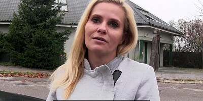 Amateur MILF Lilly Peterson sucks a stranger to earn some quick cash