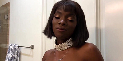 Enjoy the completely natural body of a smoking hot ebony woman Ana Foxxx