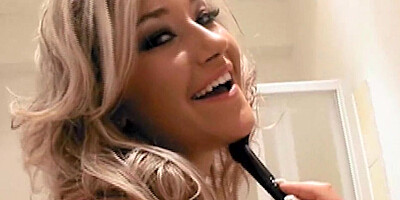 Vera Golden Sites Her Big White Booty Down On A Hard Boner