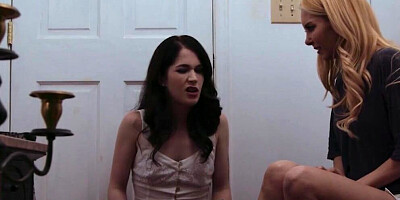 Reagan Foxx & Seth Gamble are screwing on the couch