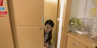 Hot Asian hotel manager gets fucked hard by an old client - Asian Amateur