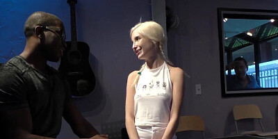 Slutty Piper Perri enjoys in hardcore interracial pussy drilling action