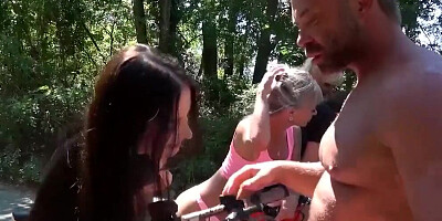 Beefed guy is fucking soem horny girls in a public park