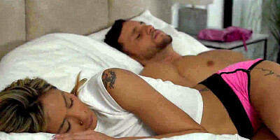Come on! When im in bed, I like to cuddle! Milf Veronica Leal grabs Stepson