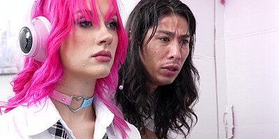 Freaky Fembots - Cute Gamergirl Sexbot Jazmin Luv Gets Her Pussy Drilled But Keeps Playing