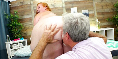 Plumper scene with matchless Julie Ginger and Julie from Jeffs Models