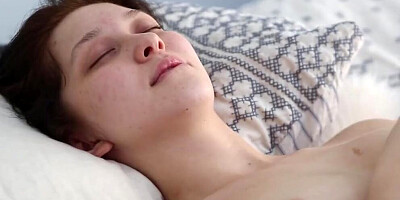 Lovely chick is rubning her twat in front of the cam