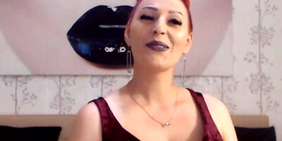 Redheaded MILF is having fun in front of the camera