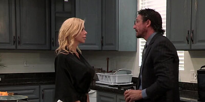 Guy caught half-naked diva in bed and gave her cunnilingus