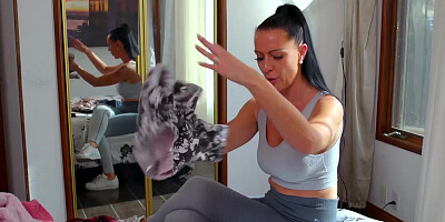 Eliza Eves allows herself to be seduced by a true MILF