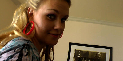 Hot women that have large asses are shaking their sizable behinds