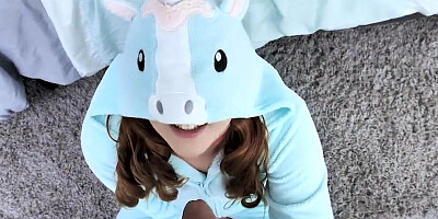 Dad Takes Advantage Of Curvy Teen Daughter