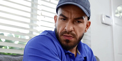 Naughty schoolgirl and window washer combine VR glasses with hardcore banging