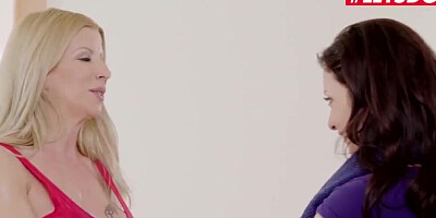 KINKY INLAWS Valentina Bianco & Lara De Santis Family Affair