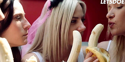 Florane Russell & Lexi Dona End Up Licking & Fingering After Girls Party - A GIRL KNOWS