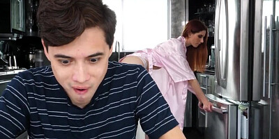 Busted By Mom - Lilian Stone