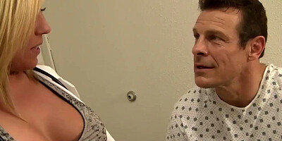 Heidi Hollywood gives amazing head at the gloryhole