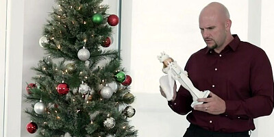 Ghost of Christmas Past is actually a Big (•)(•) Blonde!