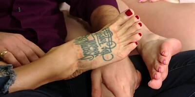 2 on 1 foot fetishist's dream w kiara cole (full sc)