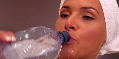Young brunette is eating pussy of a blonde cougar in a hostel