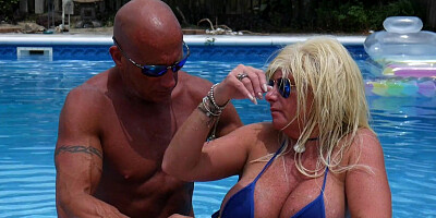 SEXIEST BIKINI FUCK EVER! Hooters Stepmom fucks Fit Son in Pool. Gets huge facial