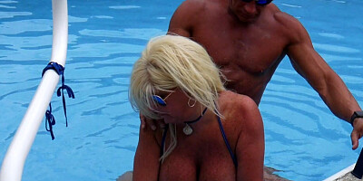 SEXIEST BIKINI FUCK EVER! Hooters Stepmom fucks Fit Son in Pool. Gets huge facial