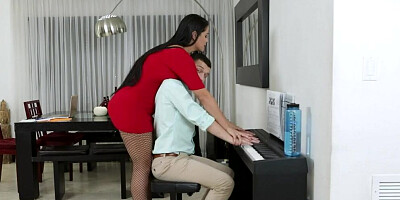 MILF Miss Raquel seduces piano instructor Johnny The Kid and gets shagged