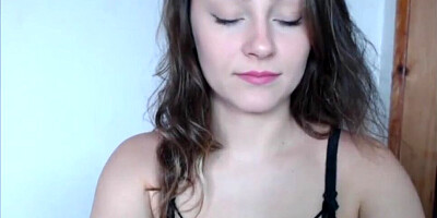 Solo amateur lady wants to show you her big natural boobs and hot body