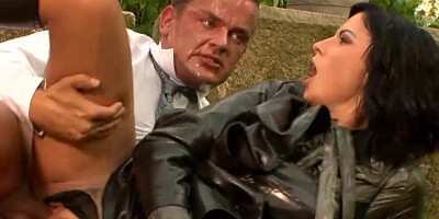 Two slutty brunette are having 3way with a stranger at the park