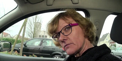 Lucie, mature aux gros seins veut rendre jaloux son mari