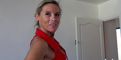 Sabrina, jouit devant son mari défoncée par un jeune