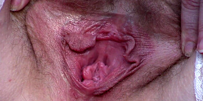 Amateur mature is rubbing her cunt in front of the cam