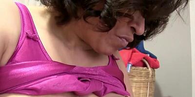 Latina mature Karina massages her milf clit