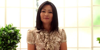 KRS106 Cute MILF. Even though I'm old. I like MILFs who are cute and pretty. 16