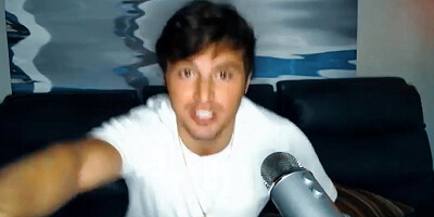 Webcam babe Jaye Summers is blessed with a curvaceous figure and a perfect booty