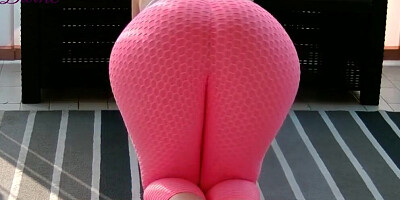 I fuck the huge ass of my young hot stepmom during her sport