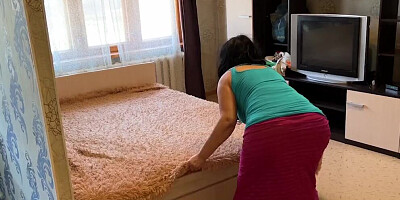 I pulled up the milf's skirt and saw her ass in a thong. homemade anal