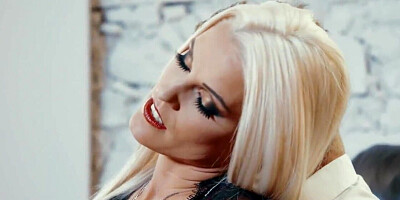 Blonde and brunette with big tits have a threesome