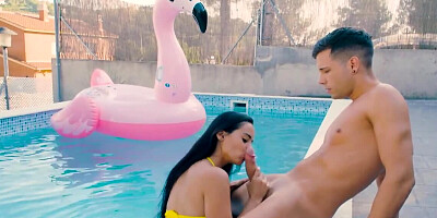 Alberto Blanco and Andreina de Luxe are fucking by the pool