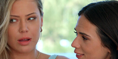Two smoking hot babes are sharing lucky fellow's hard dong