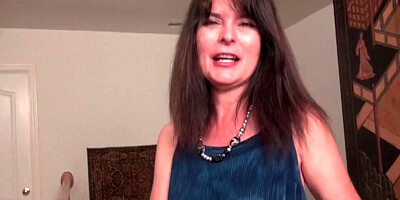 Mature housewife Natasha gets horny and masturbates on the floor